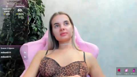 Snapshot of donnaaa_evans chatting on March 6, 3:13 am Donna On GMT2 Mon-Fri 3-9 AM online show from March 6, 3:13 am