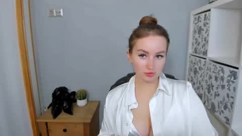 Snapshot of donnasensual chatting on October 17, 10:51 am DonnaSensual online show from October 17, 10:51 am