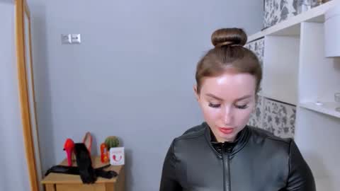 Snapshot of donnasensual chatting on November 21, 3:44 pm DonnaSensual online show from November 21, 3:44 pm