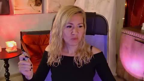 Donna online show from July 1, 6:40 pm