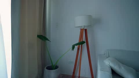 Donatella online show from April 14, 12:00 pm