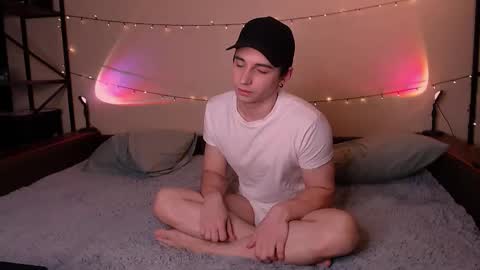 EliotKenny online show from October 23, 8:18 pm