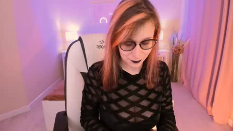 Snapshot of dora_marcelli chatting on February 7, 6:45 am Your Dora Follow me 3 online show from February 7, 6:45 am