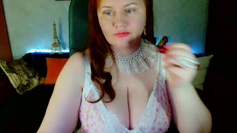 Snapshot of doraross chatting on December 16, 2:00 pm Dora online show from December 16, 2:00 pm