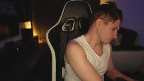 Dorian Reyes online show from March 28, 2:11 am