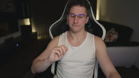 Dorian Reyes online show from April 21, 12:45 am