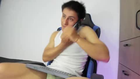 Snapshot of dorman_boy chatting on November 10, 2:10 am dorman_boy online show from November 10, 2:10 am