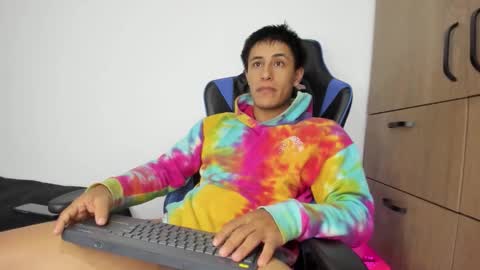 Snapshot of dorman_boy chatting on November 23, 8:25 am dorman_boy online show from November 23, 8:25 am