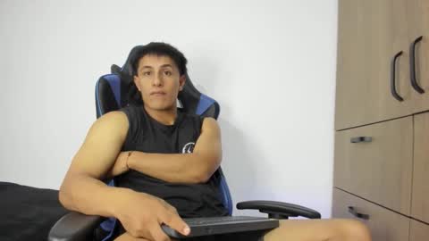 Snapshot of dorman_boy chatting on November 27, 4:03 am dorman_boy online show from November 27, 4:03 am