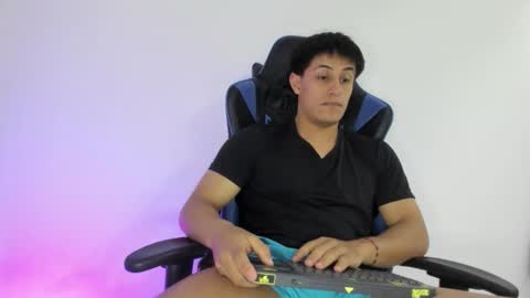 Snapshot of dorman_boy chatting on December 16, 3:11 am dorman_boy online show from December 16, 3:11 am