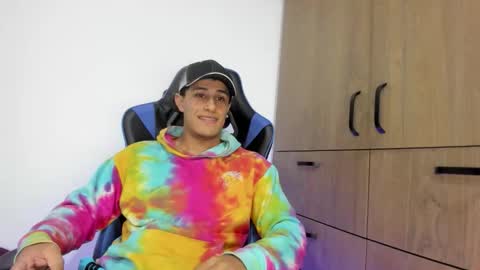 Snapshot of dorman_boy chatting on December 22, 3:25 am dorman_boy online show from December 22, 3:25 am