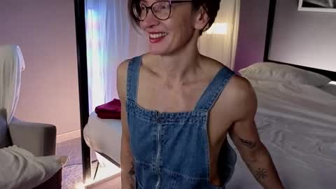 Dorothy Next stream on Monday at 3am-9am online show from October 14, 8:53 pm