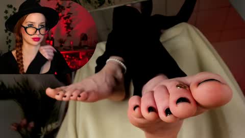 Snapshot of dorothygilbert chatting on January 31, 3:22 pm Next stream November 24 online show from January 31, 3:22 pm