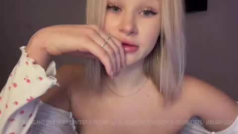 MOLLYYYY dont forget to give me a thumb up online show from January 19, 10:06 pm