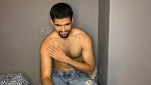 Snapshot of douglasskingjr chatting on February 20, 1:36 am douglasskingjr online show from February 20, 1:36 am