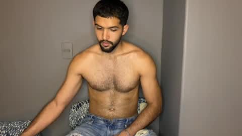 Snapshot of douglasskingjr chatting on February 21, 2:06 am douglasskingjr online show from February 21, 2:06 am