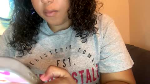 Snapshot of dove_love22 chatting on November 4, 7:57 pm dove_love22 online show from November 4, 7:57 pm