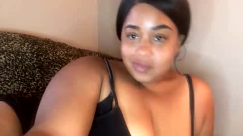 Snapshot of dove_love22 chatting on November 9, 4:27 pm dove_love22 online show from November 9, 4:27 pm