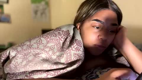 Snapshot of dove_love22 chatting on December 4, 6:23 am dove_love22 online show from December 4, 6:23 am