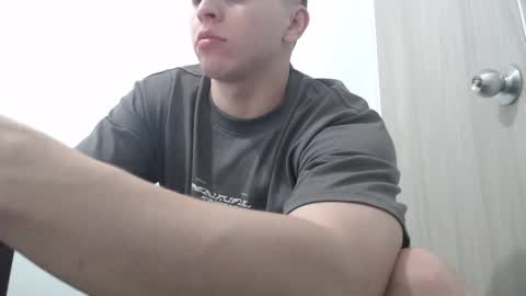 Snapshot of draco_boy2000 chatting on November 6, 9:37 pm draco_boy2000 online show from November 6, 9:37 pm