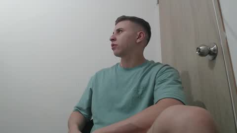 Snapshot of draco_boy2000 chatting on November 7, 9:15 pm draco_boy2000 online show from November 7, 9:15 pm