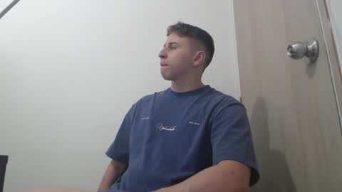 Snapshot of draco_boy2000 chatting on November 18, 9:08 pm draco_boy2000 online show from November 18, 9:08 pm