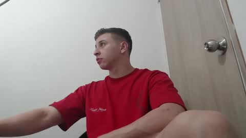 Snapshot of draco_boy2000 chatting on November 20, 10:42 pm draco_boy2000 online show from November 20, 10:42 pm