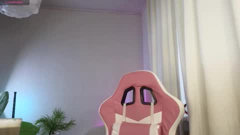 Lisbeth Salander online show from December 3, 6:21 am