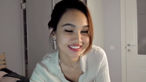 Snapshot of dragon_princesss chatting on December 9, 3:33 pm Airi online show from December 9, 3:33 pm