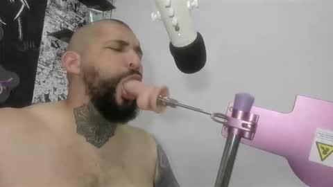 Snapshot of drake_white1 chatting on November 7, 4:34 am drake whitee Independent Model online show from November 7, 4:34 am