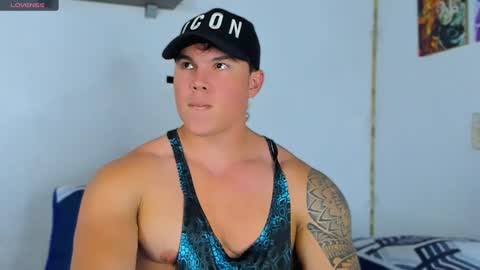 Snapshot of drake_xion1 chatting on February 17, 9:52 pm drake_xion1 online show from February 17, 9:52 pm