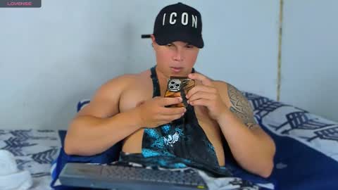 Snapshot of drake_xion1 chatting on February 18, 10:36 pm drake_xion1 online show from February 18, 10:36 pm