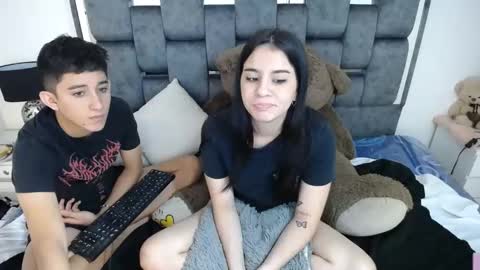 Snapshot of dravith_and_valery chatting on March 6, 8:41 am -- nicolle and jhon -- online show from March 6, 8:41 am