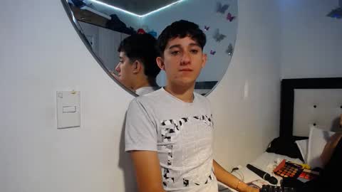 Snapshot of dravith_and_valery chatting on November 8, 9:42 am -- nicolle and jhon -- online show from November 8, 9:42 am