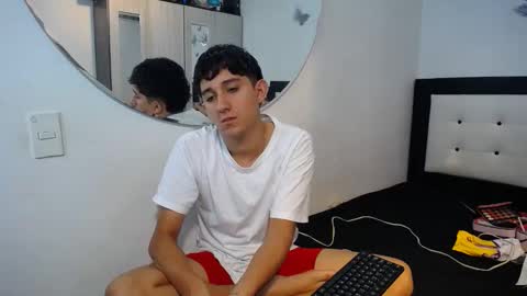 Snapshot of dravith_and_valery chatting on November 19, 4:12 am -- nicolle and jhon -- online show from November 19, 4:12 am