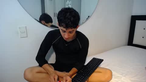 Snapshot of dravith_and_valery chatting on November 20, 4:01 am -- nicolle and jhon -- online show from November 20, 4:01 am