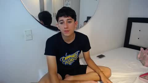 Snapshot of dravith_and_valery chatting on November 23, 9:31 am -- nicolle and jhon -- online show from November 23, 9:31 am