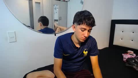 Snapshot of dravith_and_valery chatting on December 3, 4:42 am -- nicolle and jhon -- online show from December 3, 4:42 am