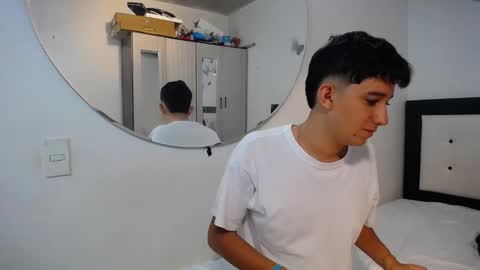 Snapshot of dravith_and_valery chatting on December 4, 6:12 am -- nicolle and jhon -- online show from December 4, 6:12 am