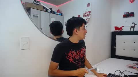 Snapshot of dravith_and_valery chatting on December 16, 4:28 am -- nicolle and jhon -- online show from December 16, 4:28 am