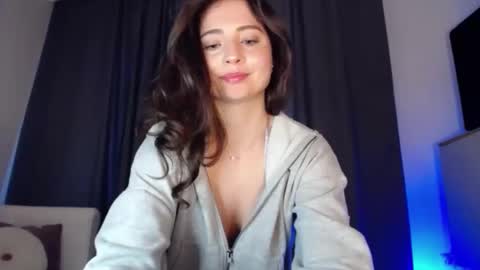 Nicole online show from December 13, 8:09 am