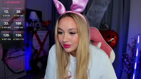 Snapshot of dreamaise chatting on October 30, 1:56 pm  Mary   pvt open    use pink and blue app lovense online show from October 30, 1:56 pm