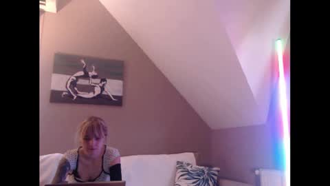 Snapshot of dreamcatcherfantasy chatting on December 2, 7:47 am A girl online show from December 2, 7:47 am