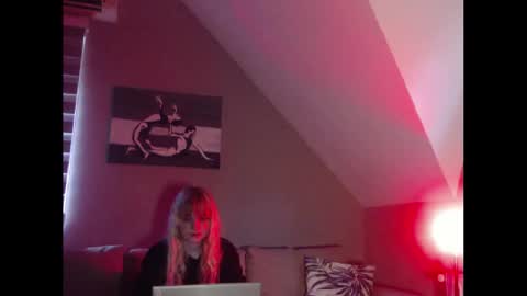 Snapshot of dreamcatcherfantasy chatting on December 3, 8:05 am A girl online show from December 3, 8:05 am