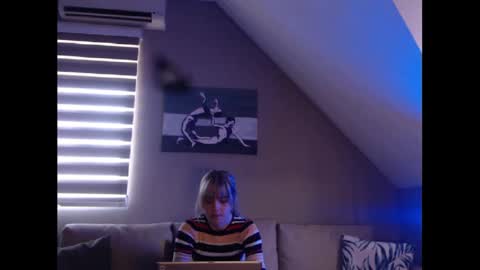 Snapshot of dreamcatcherfantasy chatting on February 11, 11:21 am A girl online show from February 11, 11:21 am