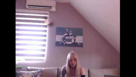 Snapshot of dreamcatcherfantasy chatting on March 10, 10:59 am A girl online show from March 10, 10:59 am