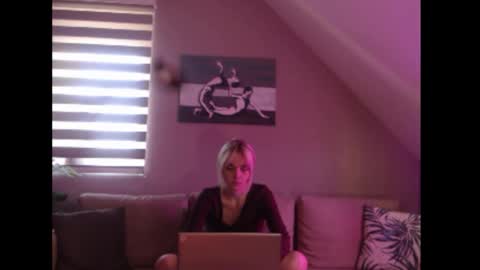 Snapshot of dreamcatcherfantasy chatting on September 15, 7:30 am A girl online show from September 15, 7:30 am