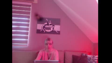 Snapshot of dreamcatcherfantasy chatting on September 19, 7:21 am A girl online show from September 19, 7:21 am