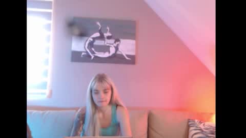 Snapshot of dreamcatcherfantasy chatting on September 23, 6:49 am A girl online show from September 23, 6:49 am