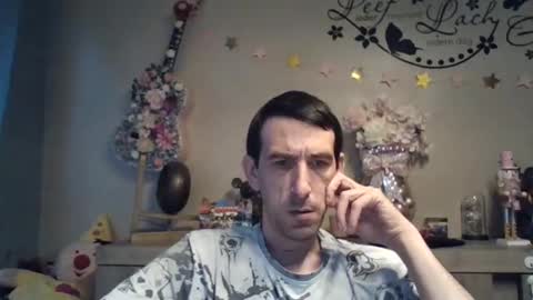 dreamguy38 online show from December 3, 8:00 am